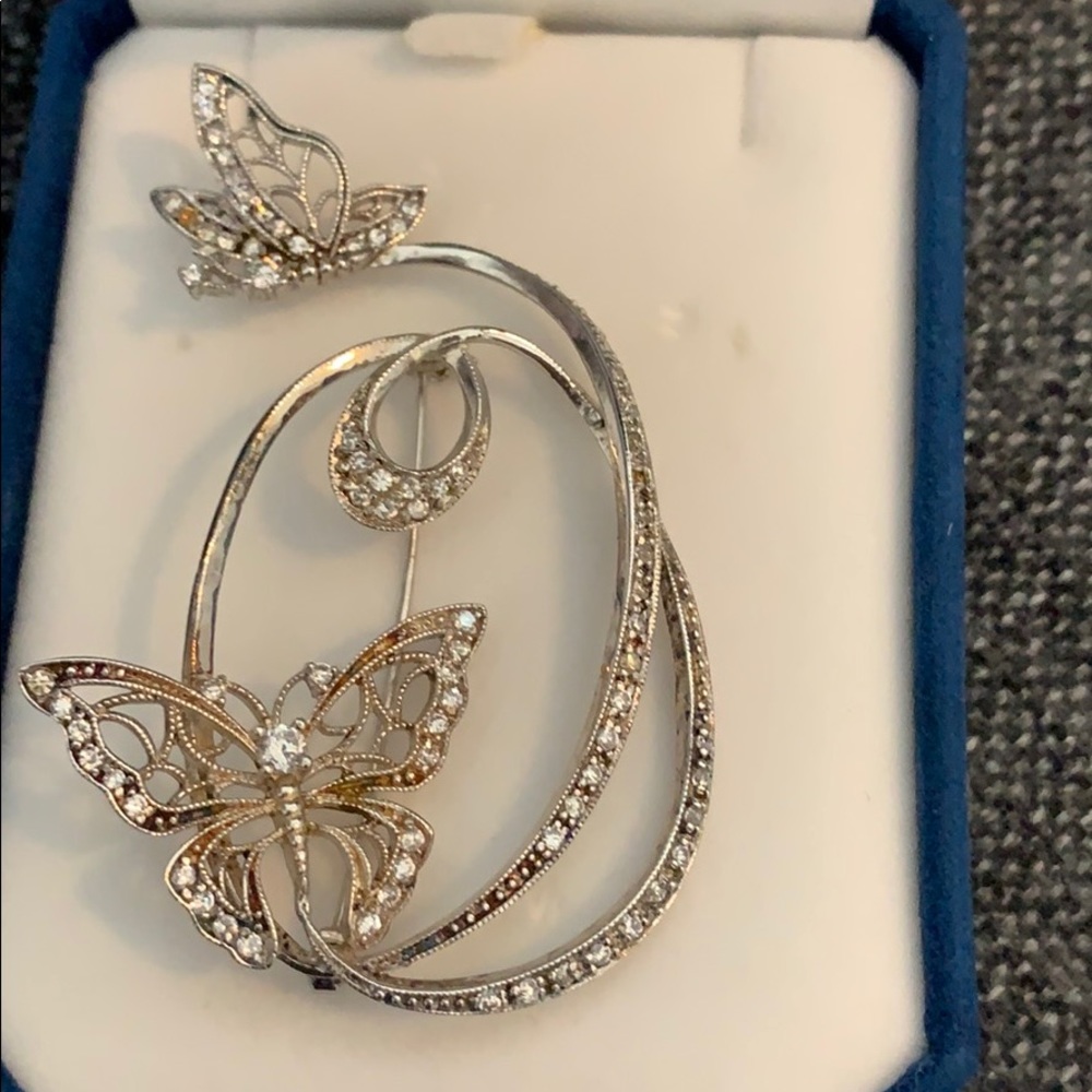 Silver Colored Butterfly Brooch 🦋🦋🦋🦋 - Picture 4 of 6